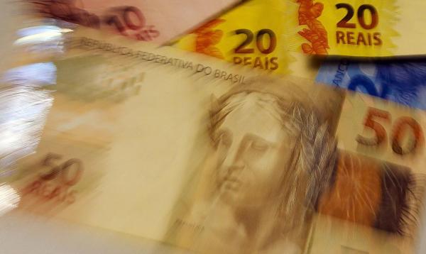 Segundo o Ministério da Cidadania, 27 milhões de pessoas receberão R$ 300 ou R$ 600 - Foto: Marcelo Casal JR/Agência Brasil