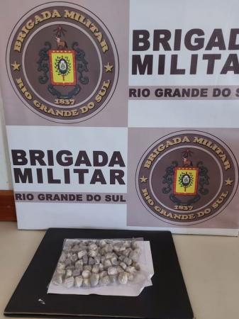 Ao todo foram apreendidas 74 porções de maconha - Foto: 7ºBPM