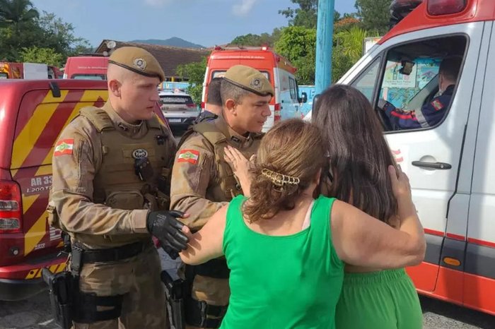 Após ataque homem se entrega à Policia Civil (Foto: Cristóvão Vieira / O Município Blumenau / Divulgação)