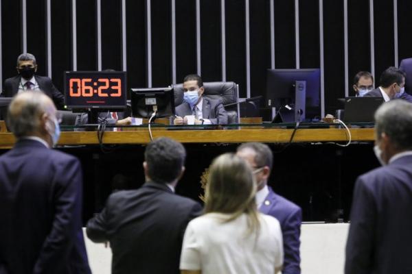 Sessão deliberativa presidida pelo vice-presidente da Câmara, deputado Marcos Pereira - Fonte: Agência Câmara de Notícias