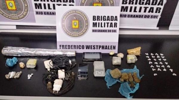 A mulher e o material apreendido foram encaminhados até a Delegacia de Polícia para registro do flagrante - Foto: BM divulgação