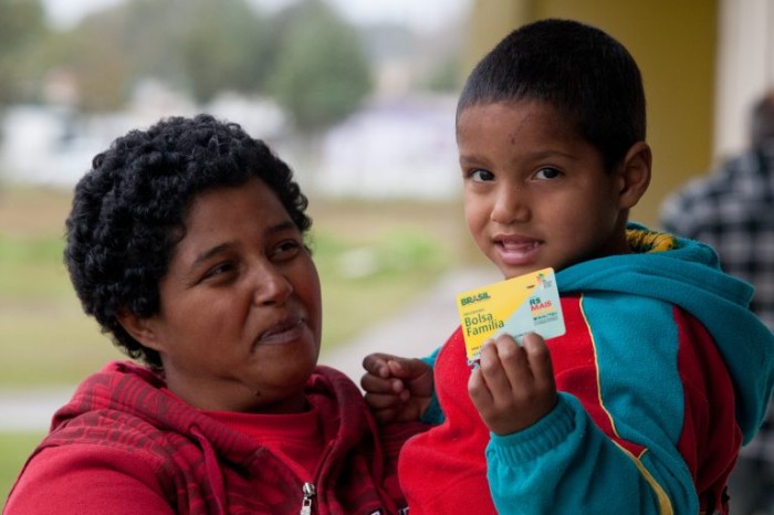 Novo benefício prevê pagamento extra para família com criança de até 6 anos - (Foto: Pedro Revillion/Palácio Piratini)