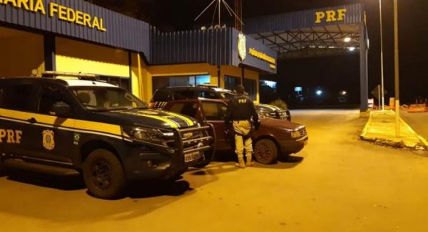 Os agentes encontraram 200 gramas de cocaína, 1quilo de maconha e 100 gramas de crack - Foto: PRF ilustração