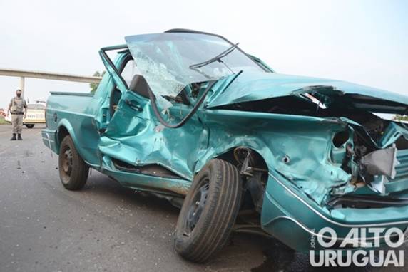 A colisão envolveu uma VW Saveiro e um caminhão - João Victor Cassol/O Alto Uruguai