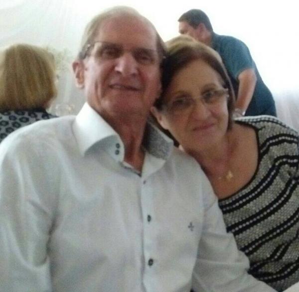 Professor Gabriel Wieczorek e sua esposa, a também professora, Cleni (Foto: Arquivo Pessoal)