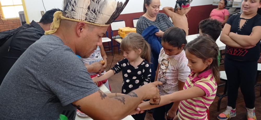 Alunos interagiram com a cultura indígena (Foto: Prefeitura de Tenente Portela)