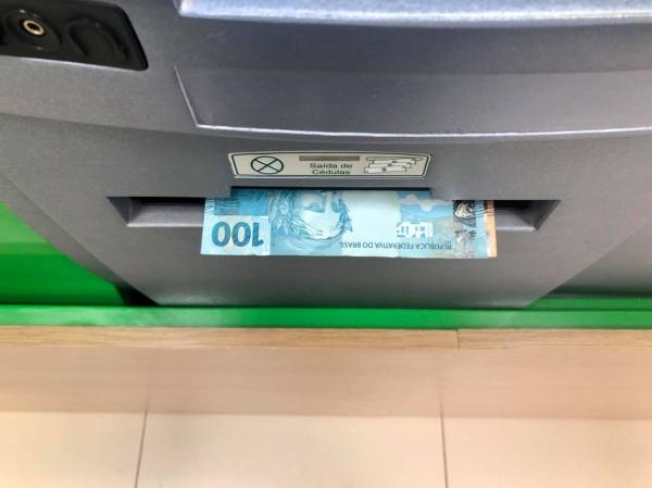 Recentemente, o auxílio emergencial pago pelo Governo Federal foi reduzido para R$ 300,00 (R$ 600,00 para mães solteiras) (Foto: Diones Roberto Becker)
