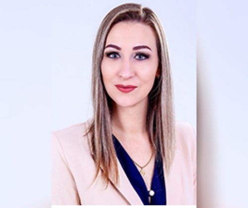  Elisangela Berghetti Lutz, DEM, que se apresenta nas urnas como Elisangela. - Foto: TSE