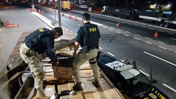 O condutor afirmou que receberia 8 mil reais para levar a carga até a região metropolitana - Foto: PRF divulgação