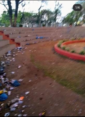 No local, após a confraternização, foram deixados vários resíduos de lixo - Foto: WhatsApp