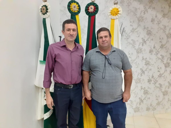 Foram eleitos pelos vereadores, por cinco votos a três, o prefeito Nelson Francisco da Silva e o vice, Claudiomiro Mazonetto - Foto: Fortaleza FM