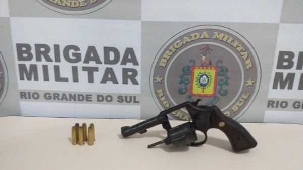 Arma estava municiada com seis projéteis - Foto: BM divulgação