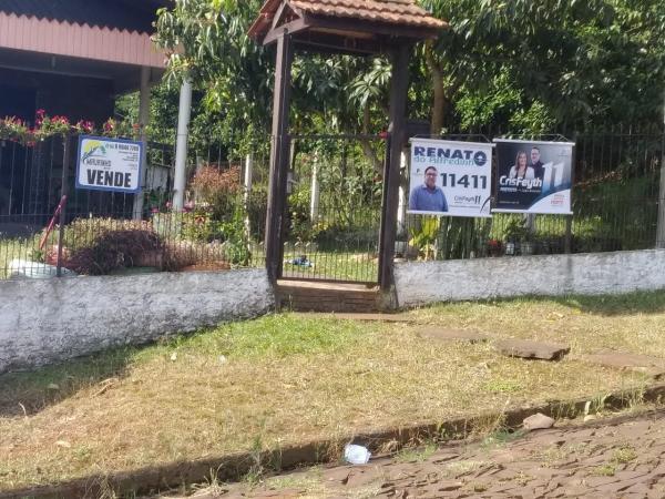 Justiça entendeu que algumas propagandas políticas estavam estampadas de forma irregular (Foto: Reprodução)