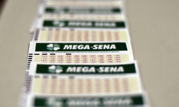 O volante, com seis dezenas marcadas, custa R$ 4,50. - Marcelo Casal Jr/Agência Brasil