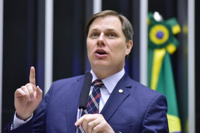 O relator Lucas Redecker recomendou a aprovação da proposta - (Foto: Zeca Ribeiro / Câmara dos Deputados)