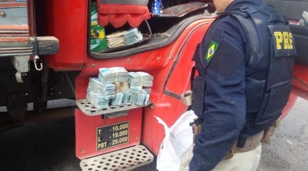 Homem, de 55 anos e residente em Alpestre, não possuía qualquer comprovação da origem da quantia financeira (Foto: Divulgação/PRF)