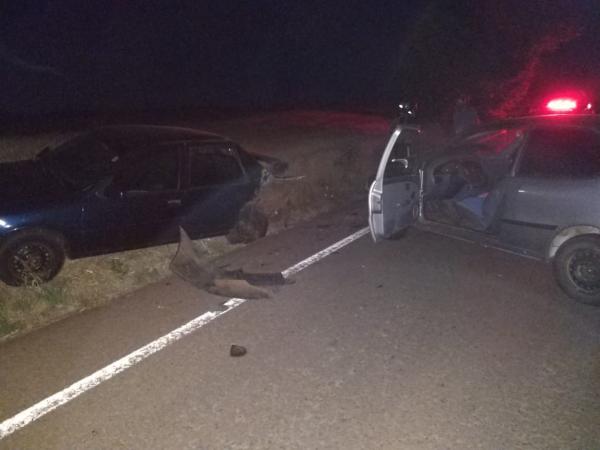 Colisão envolveu um Fiat Pálio e um GM Vectra (Foto: Eduardo Salvadori)