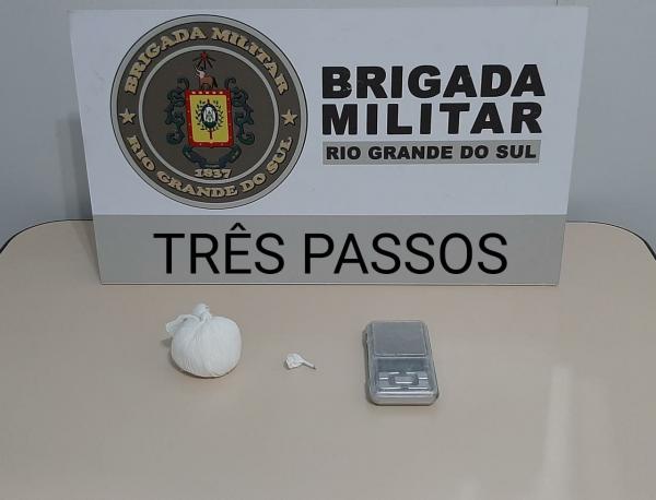 Entorpecente estava dividido em duas buchas (Foto: Diones Roberto Becker)