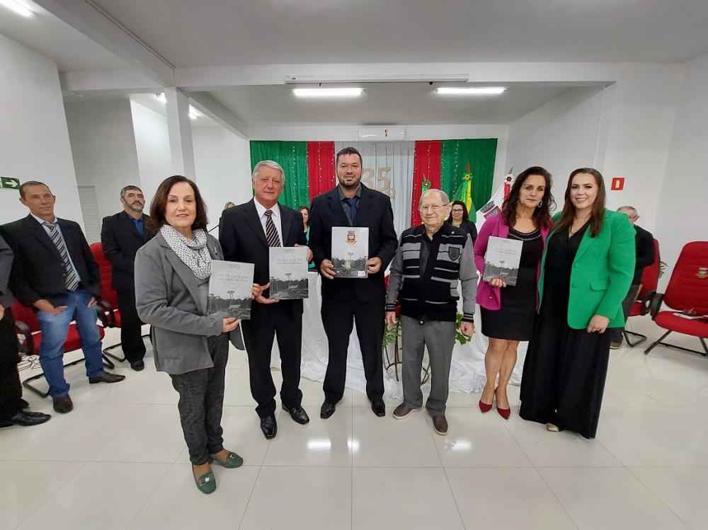 Livro foi lançado durante sessão solene ocorrido na última terça-feira - Foto: Jonas Martins