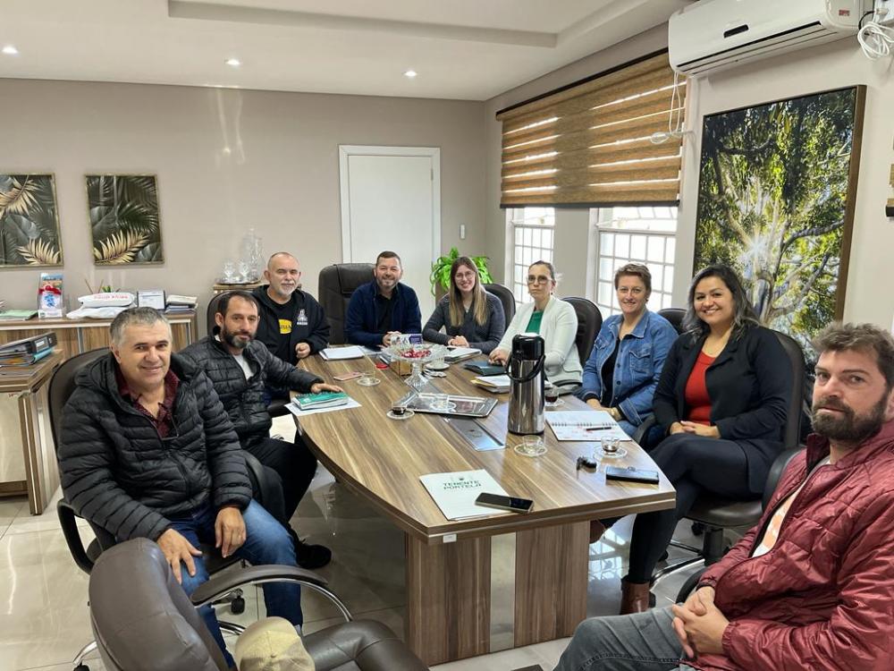 Reunião com entidades sacramentou os repasses - Foto: Prefeitura de Tenente Portela