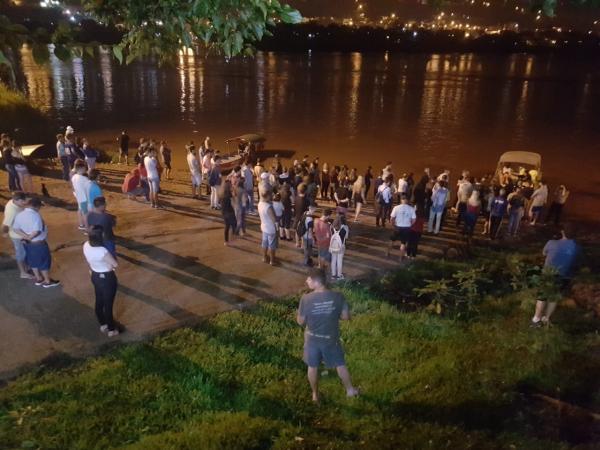 Embarcação ‘Santos II’ afundou durante a travessia do Rio Uruguai entre Itapiranga e Barra do Guarita (Foto: Arquivo/Sistema Província de Comunicação)