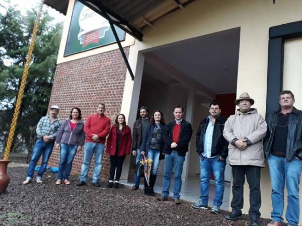 Visita a sede da Embutidos Franceschi em Tenente Portela (Fotos: Divulgação/Amuceleiro)