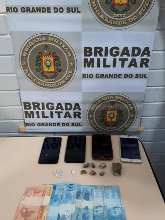 Com o acusado foram localizados mais de 20g de drogas diversas - Foto: BM divulgação