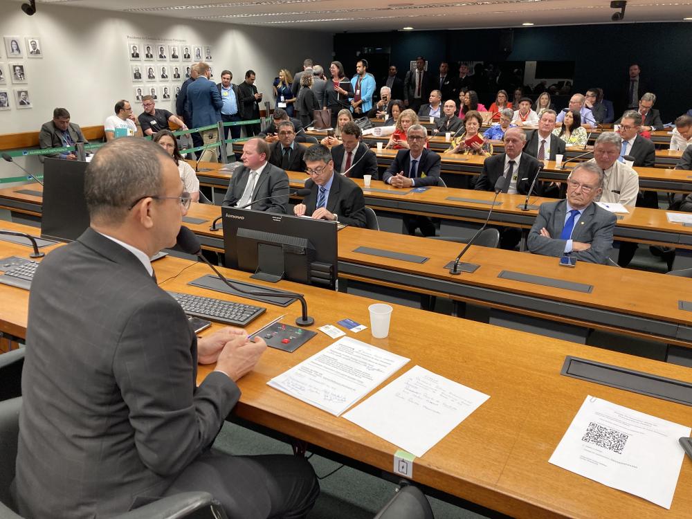 Deputado Carlos Gomes, Republicanos, coordenou a reunião em Brasília - Foto: Jorge Fuentes