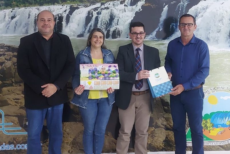 Magistrado se reuniu com prefeito e membros da administração (Foto: Ascom/Derrubadas)