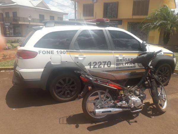 Veículo roubado em Tenente Portela estava numa oficina na localidade de Vila São João, interior de Redentora (Foto: Divulgação/BM)