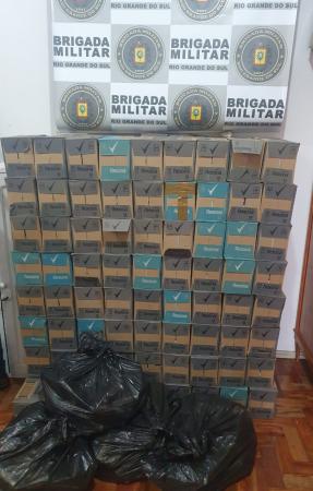 Atendendo à orientação da Receita Federal do Brasil, os policiais militares efetuaram a apreensão do veículo e das mercadorias (Foto: Divulgação/BM)