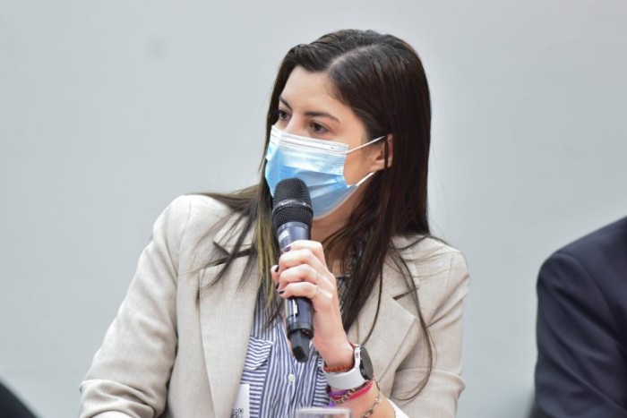 Aline Gurgel: 