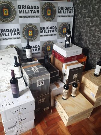 Produtos apreendidos na manhã do sábado (28/11) (Foto: Divulgação/BM)