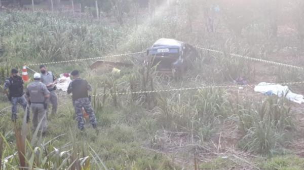 Vítimas fatais foram arremessadas para fora do GM Vectra com placas de Humaitá/RS (Foto: Reprodução/Três Passos News)
