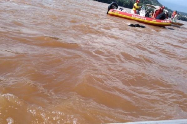Naufrágio ocorreu em novembro de 2019 (Foto: Bombeiros/Divulgação/Reprodução)