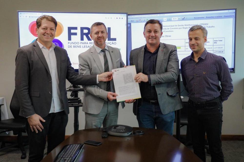 Assinatura do convênio aconteceu em Porto Alegre (Foto: Ascom MPRS)
