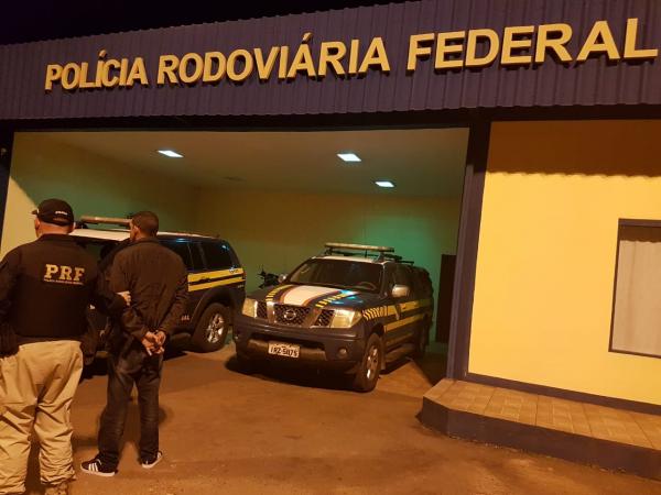Prisão ocorreu na noite desta quinta-feira (Foto: Divulgação/PRF)