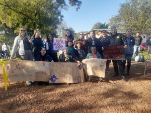 Protesto está ocorrendo em Irapuá em Miraguaí (Foto: Observador Regional)
