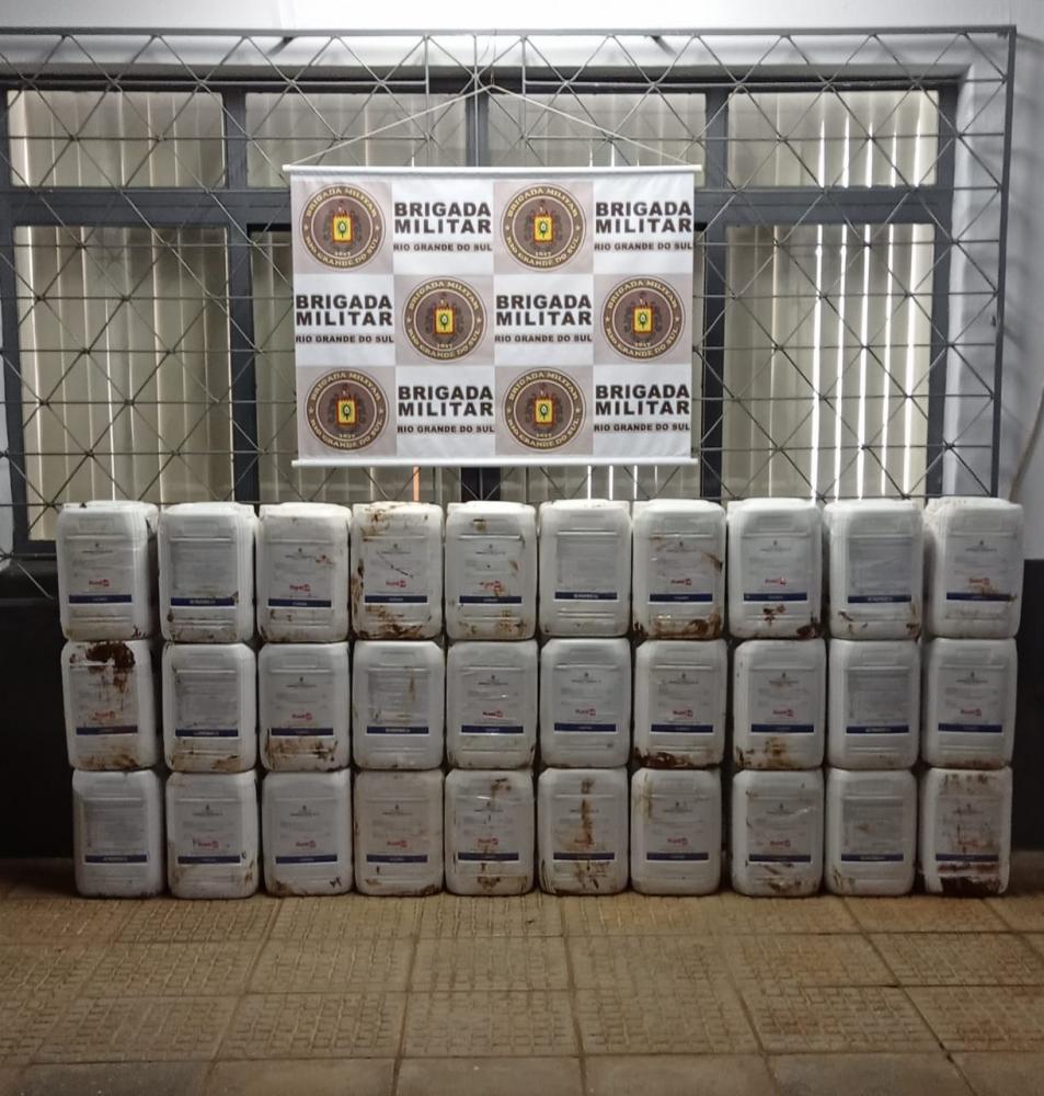 Agrotóxicos foram apreendidos em Santa Rosa (Foto: Brigada Militar/Divulgação)