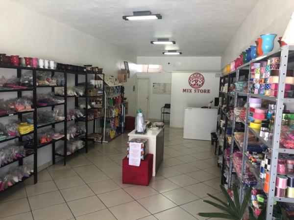 Loja Mix Store de Tenente Portela é especializada em produtos para customização de cuias, chinelos e outros objetos (Foto: Diones Roberto Becker)