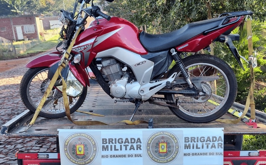 Motocicleta recuperada pela Brigada Militar (Foto: Brigada Militar)