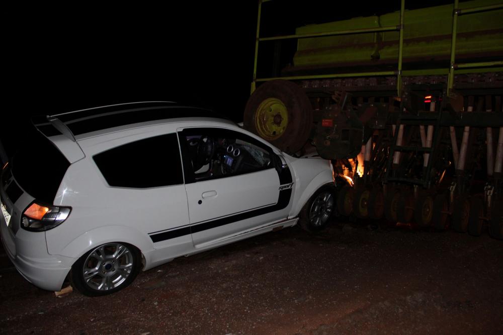 Acidente duplo ocorreu com uma máquina agrícola (Foto: Thomás Silvestre/Rádio Alto Uruguaí)