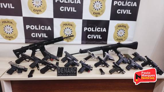 Armas apreendidas durante a operação (Foto: Polícia Civil/Paulo Marques Notícias)