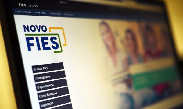 Aditamentos dos contratos deverão ser feitos pelo sistema SISFIES (Foto: Divulgação)