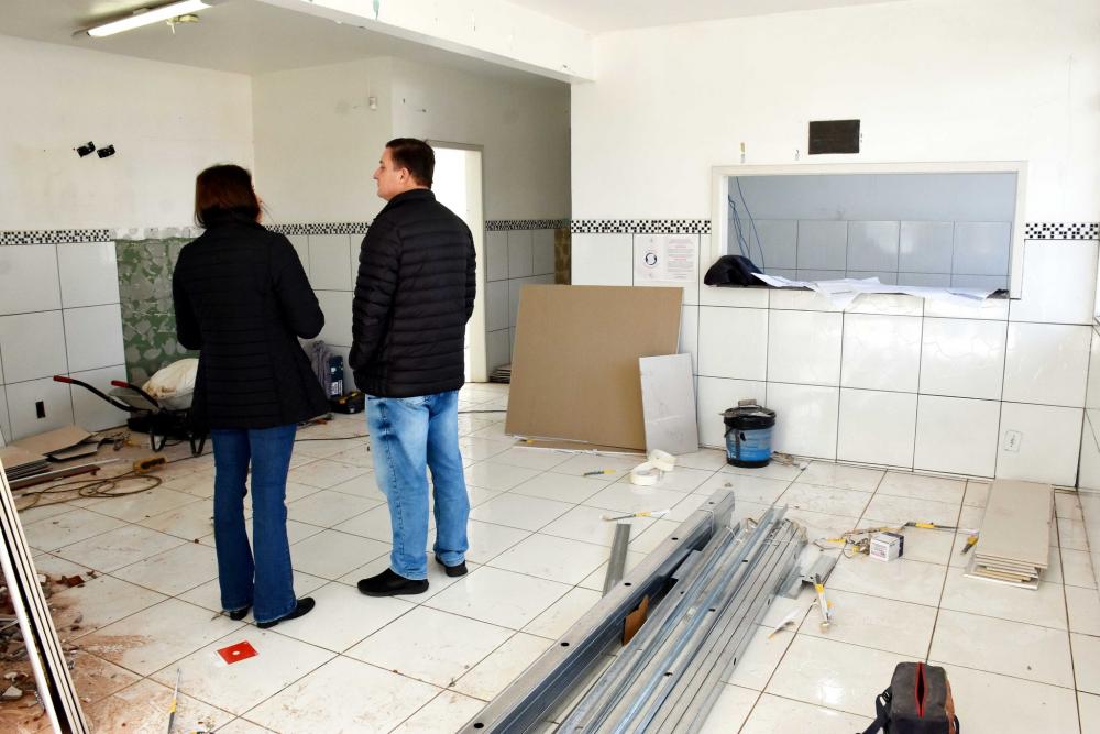 Prefeito de Três Passos, Arlei Tomazzoni verificando as obras(Foto: Prefeitura de Três Passos/Reprodução Rádio Alto Uruguai)