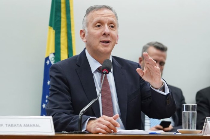 Aguinaldo Ribeiro prometeu analisar as sugestões dos governadores - (Foto: Pablo Valadares / Câmara dos Deputados)