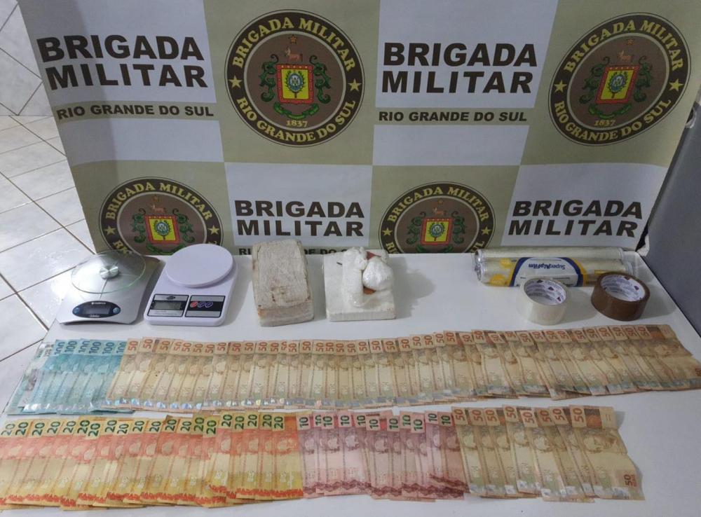 Material apreendido durante a operação policial (Foto: Brigada Militar/Divulgação)