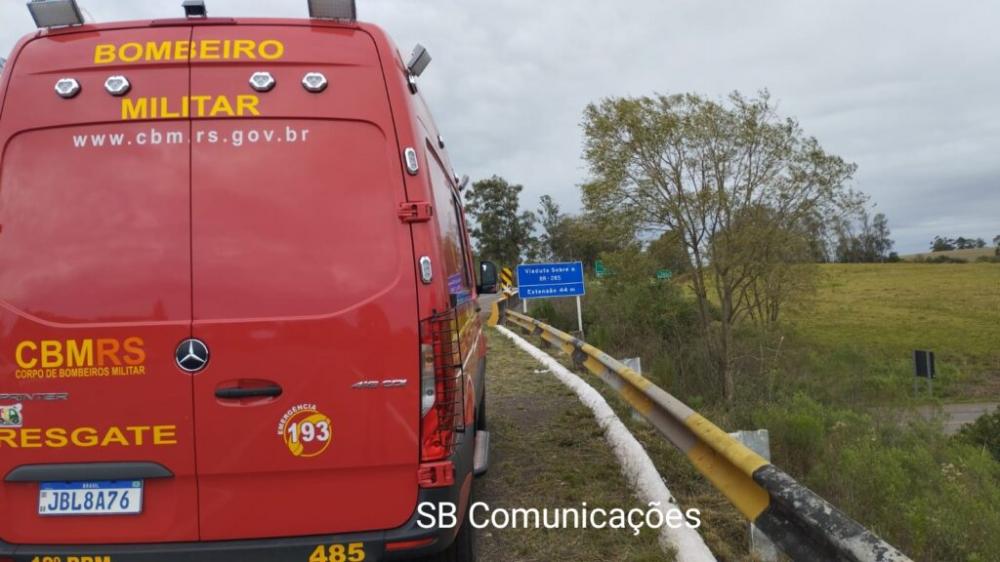 SAMU e Bombeiros atenderam a ocorrência (Foto: SB Comunicações)