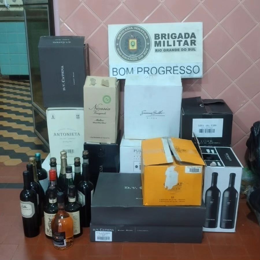 Materiais apreendidos durante a ação policial (Foto: Brigada Militar)