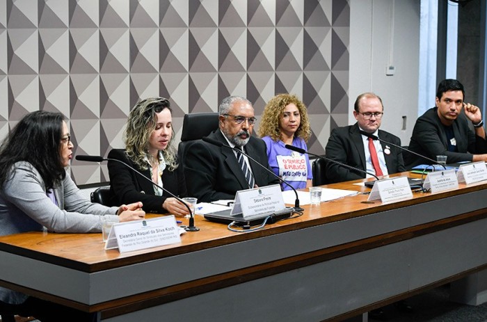 Integrantes do governo e representantes de sindicatos foram ouvidos na audiência presidida por Paulo Paim - Foto: Jefferson Rudy/Agência Senado